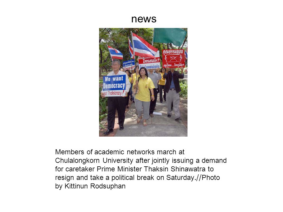 news Members of academic networks march at Chulalongkorn University after jointly issuing a demand for caretaker Prime Minister Thaksin Shinawatra to resign and take a political break on Saturday.//Photo by Kittinun Rodsuphan